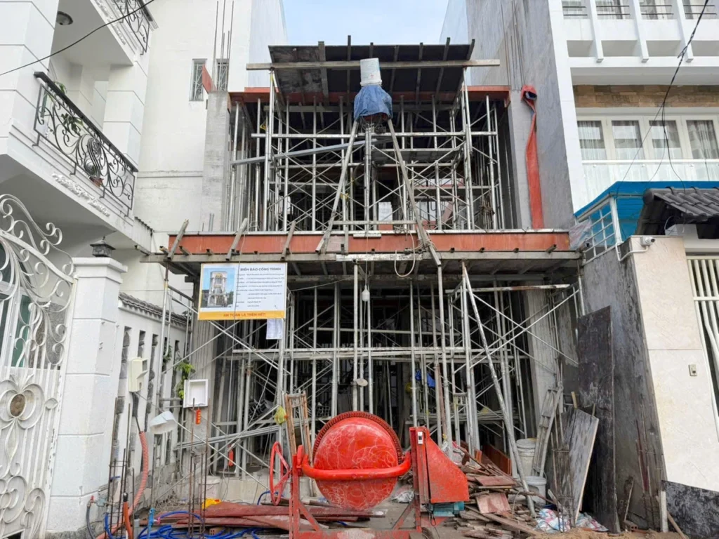 Giấy phép xây dựng nhà ở: Hồ sơ, nơi nộp và thủ tục 4 nguoi dan xay dung nha o hslands